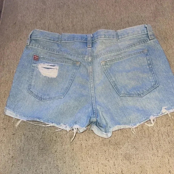 BDG Urban Outfitters Denim Shorts - size 30.     U - Picture 2 of 4